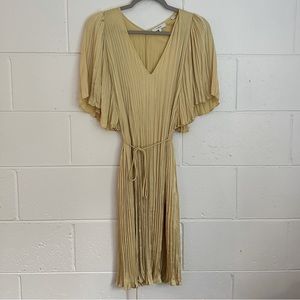 Vince | Gorgeous satin pastel yellow accordion dress with tie and pockets